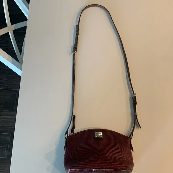 Dooney & Bourke Red Lizard-Embossed Crossbody Bag - Picture 12 of 15